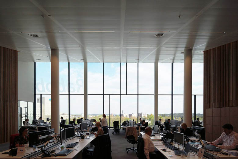 魅力阶梯空间 荷兰合作银行咨询中心设计